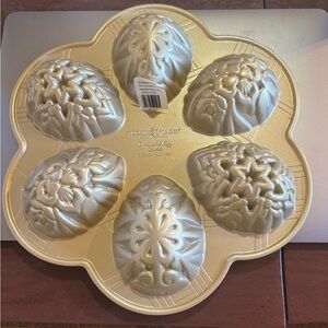 Williams Sonoma NWT Nordic Ware Gold Embossed Egg-Shaped Cake Mold